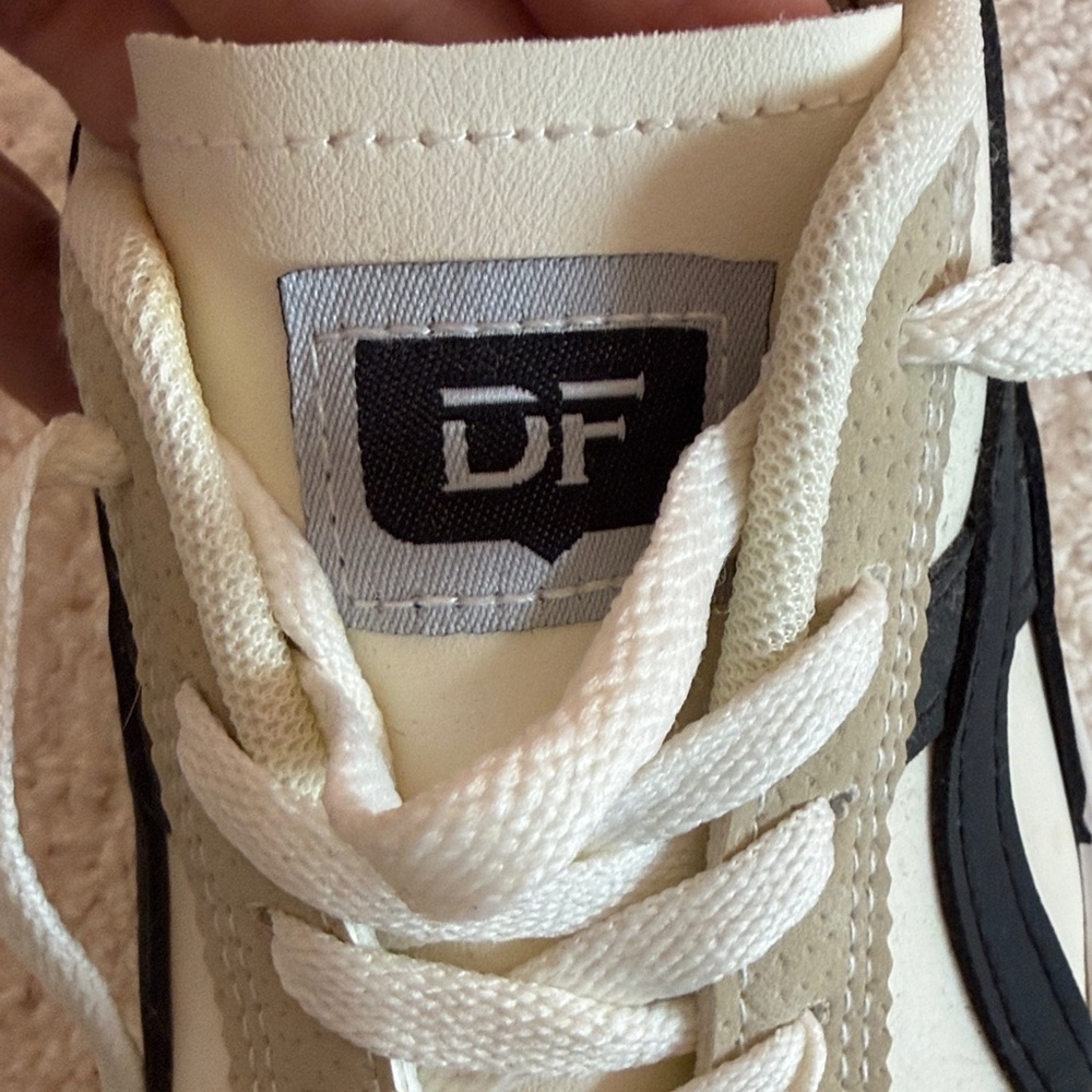 deflorance Beige and Black Casual Sneakers / size 40 - Picture 6 of 6